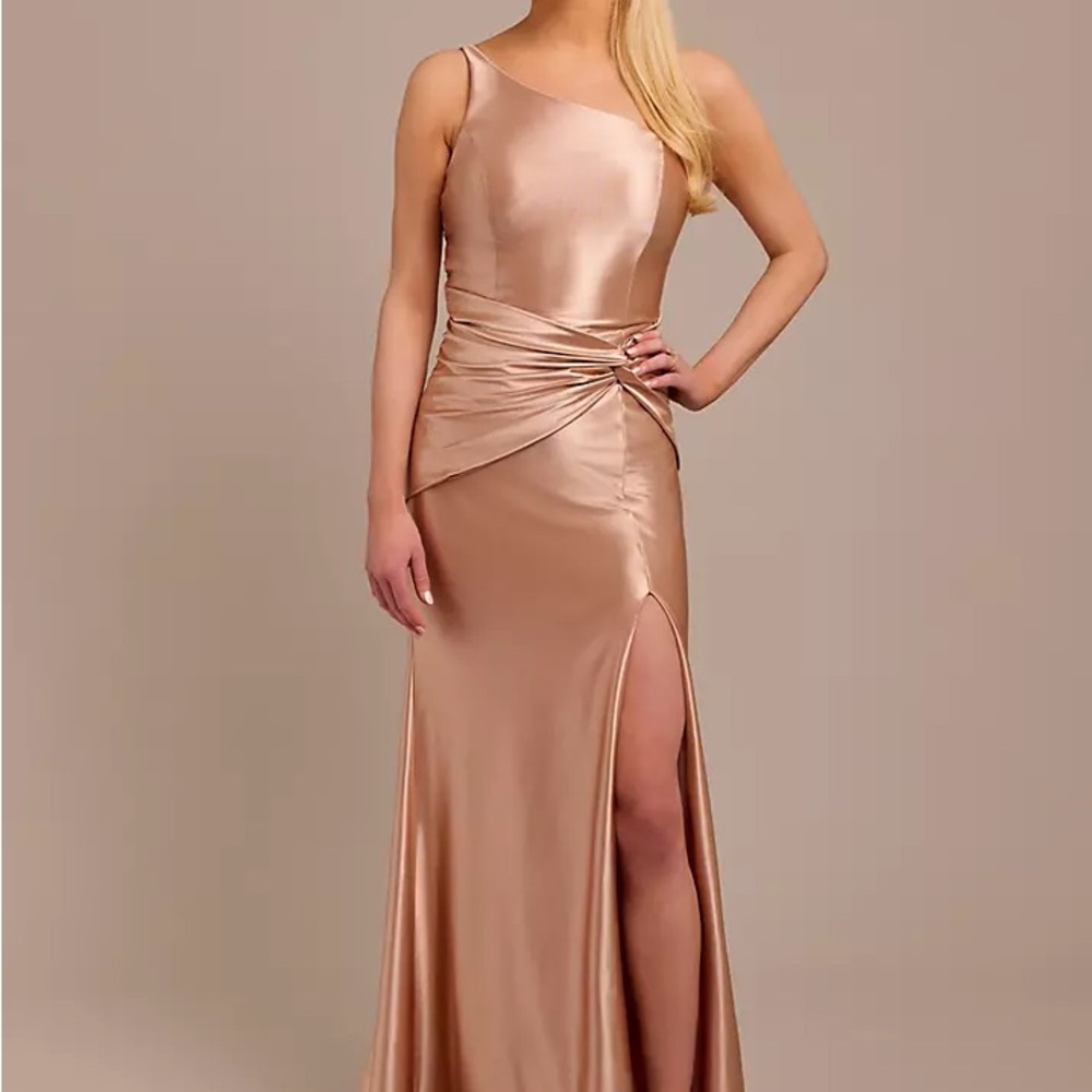 Elegant One-Shoulder Satin Dress in Gold
